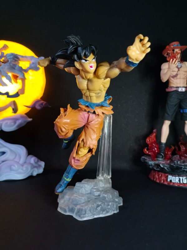DBZ Goku Stone base 22cm Figure