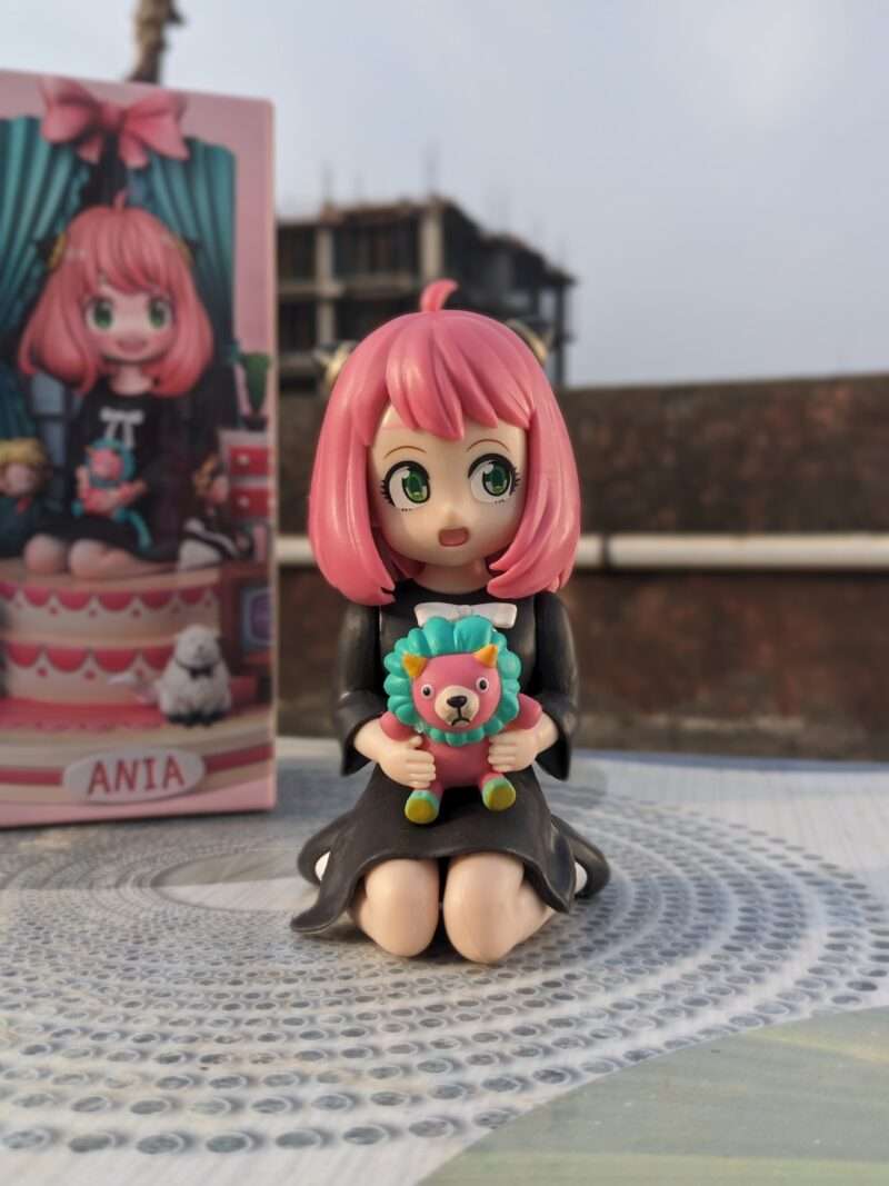 Anya Forger holding a stuffed lion toy [10cm] | Spy x Family